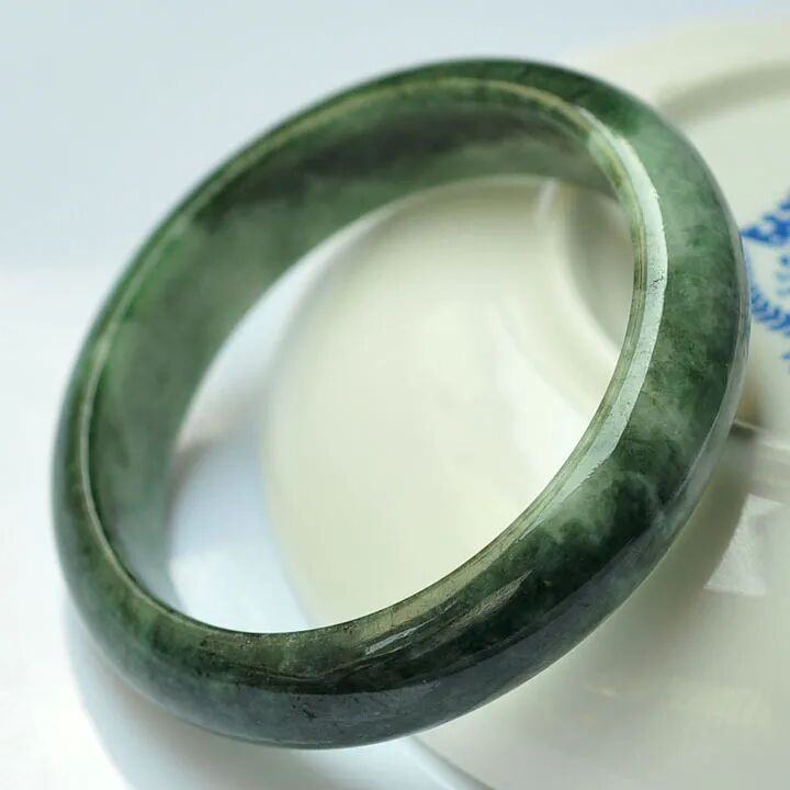 挂件,手镯,常用来制作,油青种翡翠,这又是为什么?