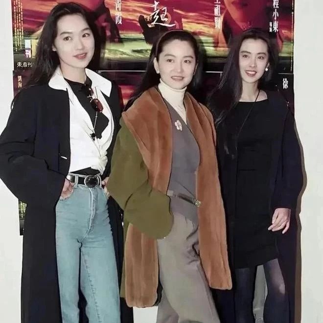1992年,王祖贤、林青霞、王静莹的合影,美的各有特色