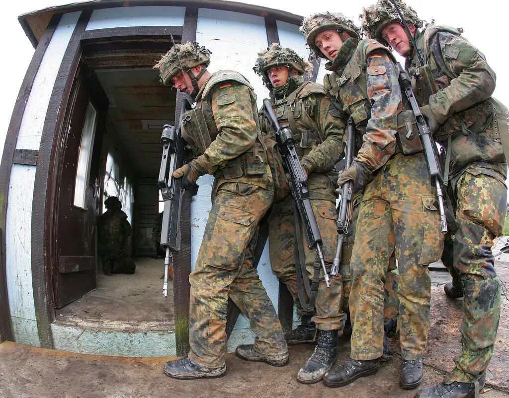 德军仅不到50装备可用12架歼20可横扫德国空军