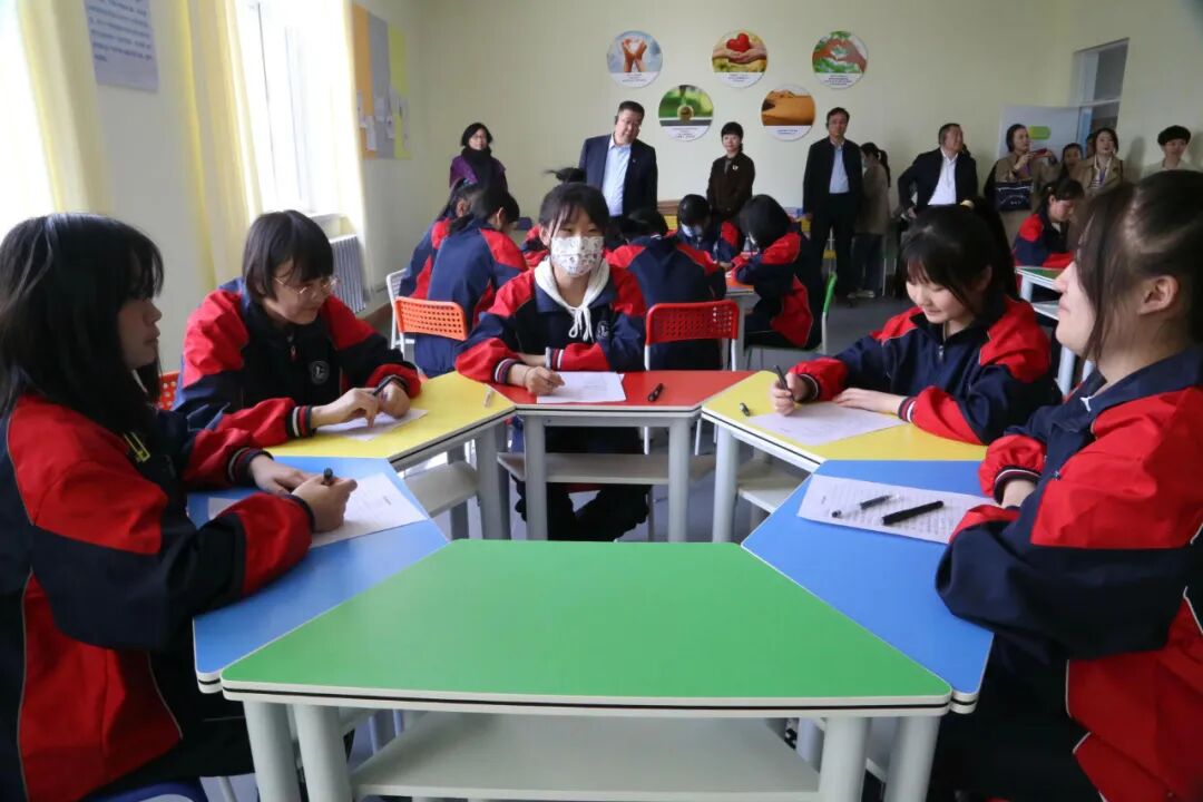 代表现场考察了巴彦淖尔市未成年人心理健康辅导中心,临河区金川学校