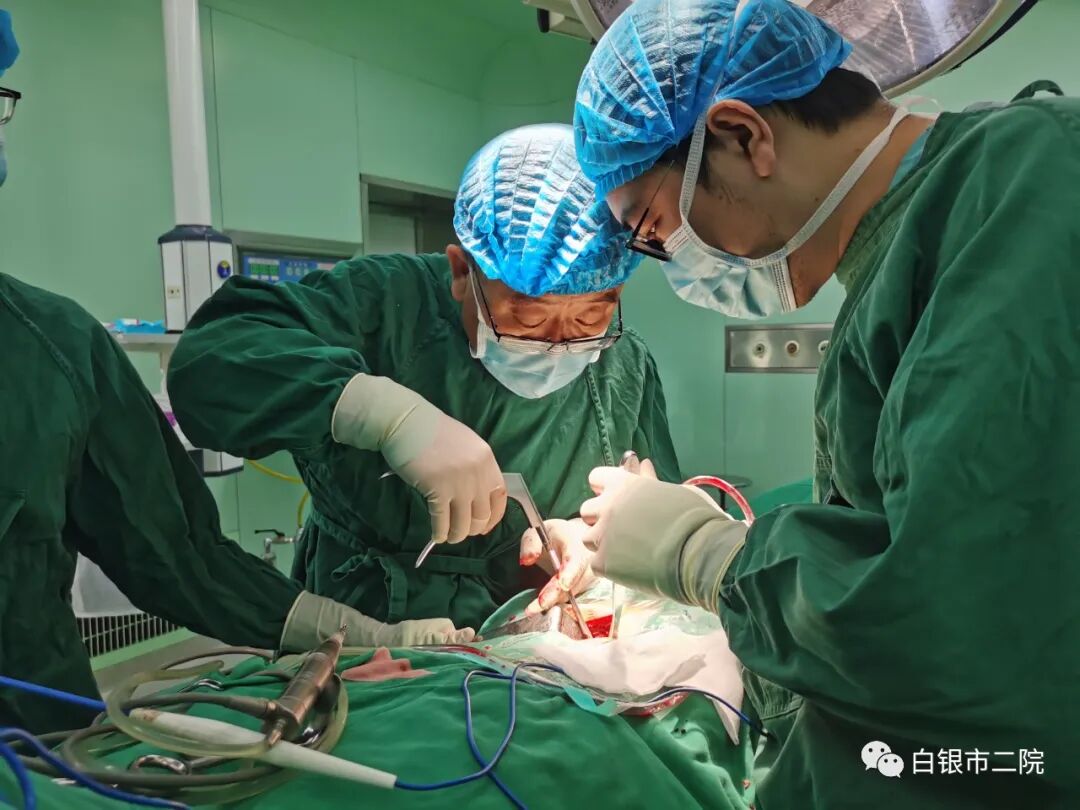 为什么骨科用摆锯白银市第二人民医院骨科二病区应用“切骨神器”超声骨刀完成一例腰椎后路减压手术_https://www.jmylbn.com_新闻资讯_第3张