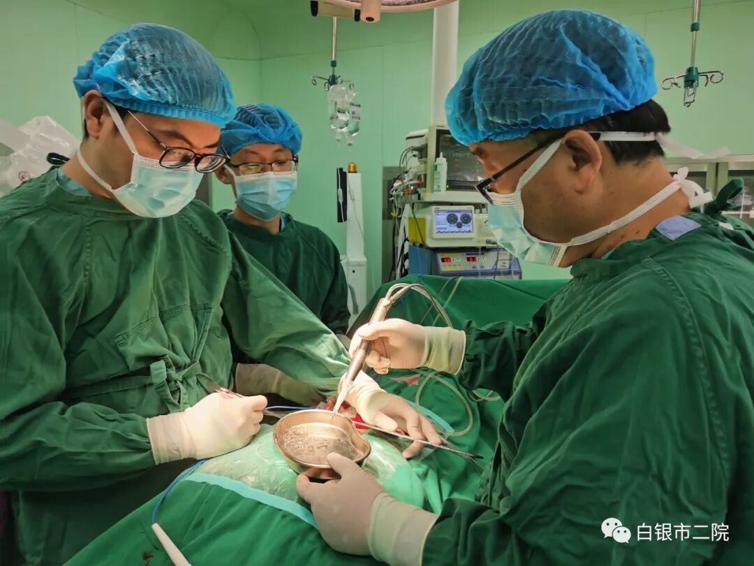 为什么骨科用摆锯白银市第二人民医院骨科二病区应用“切骨神器”超声骨刀完成一例腰椎后路减压手术_https://www.jmylbn.com_新闻资讯_第4张