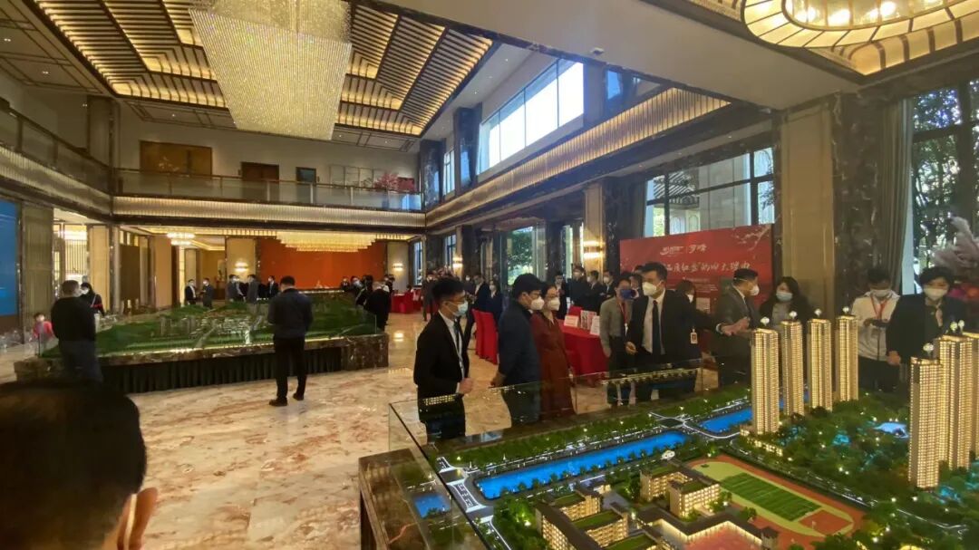 星河湾萝峰开盘4.5-6万，天河和樾府紧急加推，打响豪宅大战！