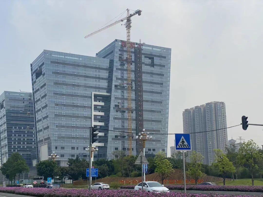 74平岛居！一路之隔是广雅？刚改型江景房，你买单不？