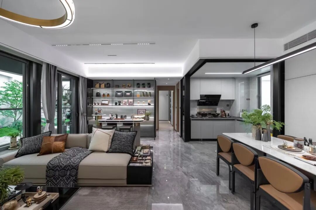 在荔湾找不到对手？保利和悦滨江板房曝光，有点料！