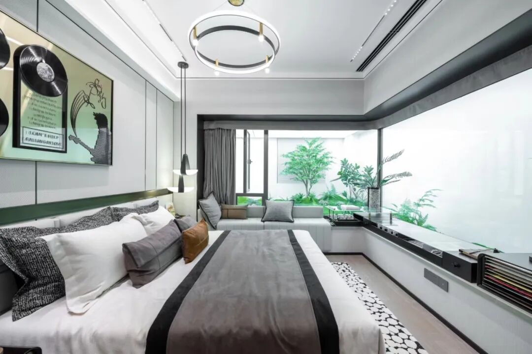 在荔湾找不到对手？保利和悦滨江板房曝光，有点料！