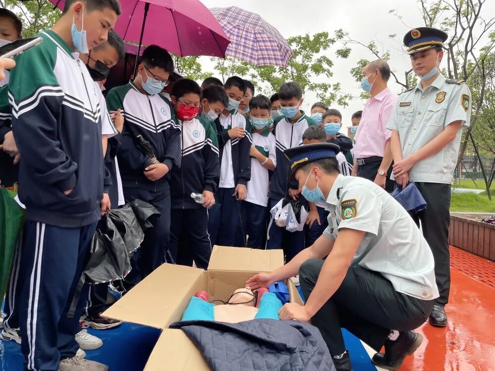 减轻灾害风险守护美好家园市应急管理局走进翠湖学校开展防灾减灾周