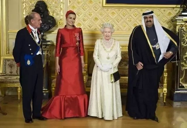 卡塔尔王妃莫扎7个孩子_卡塔尔莫扎王妃的女儿_卡塔尔王妃莫扎珠宝