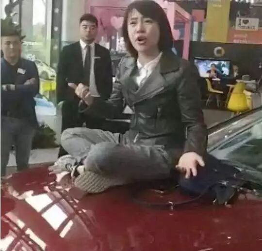 维权斗士变骗子?奔驰维权女车主:不后悔 挺牛的  