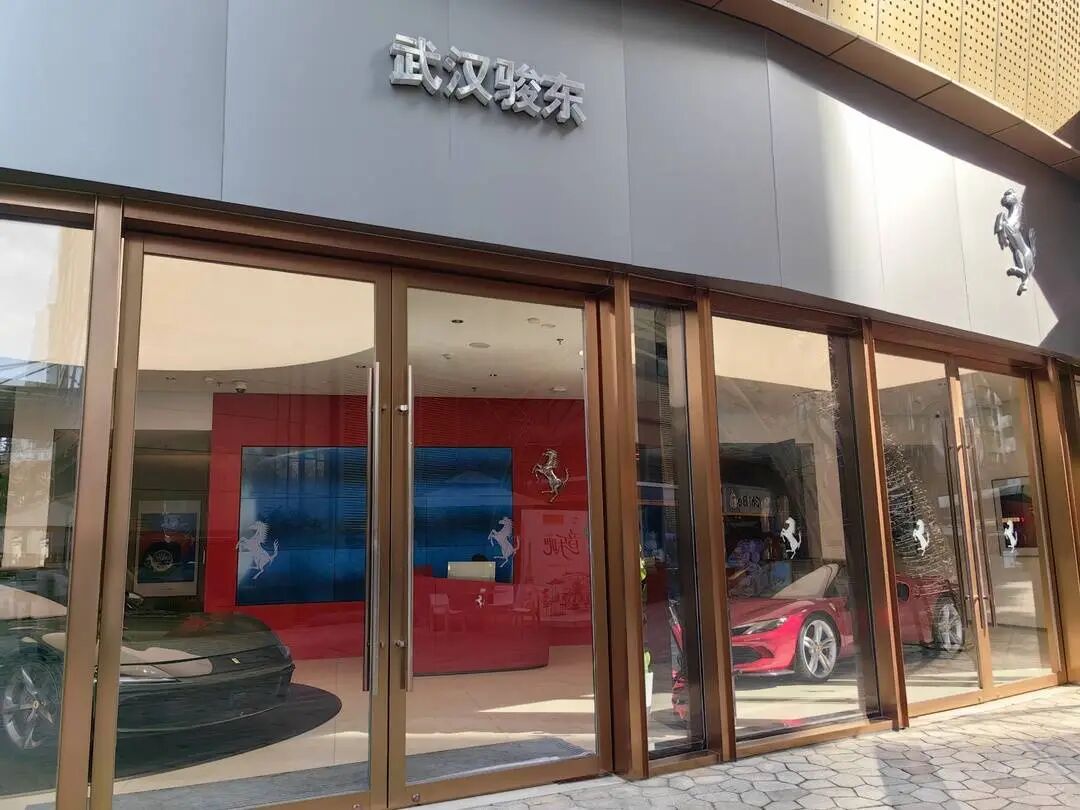 买法拉利不给提？店方：得帮卖车