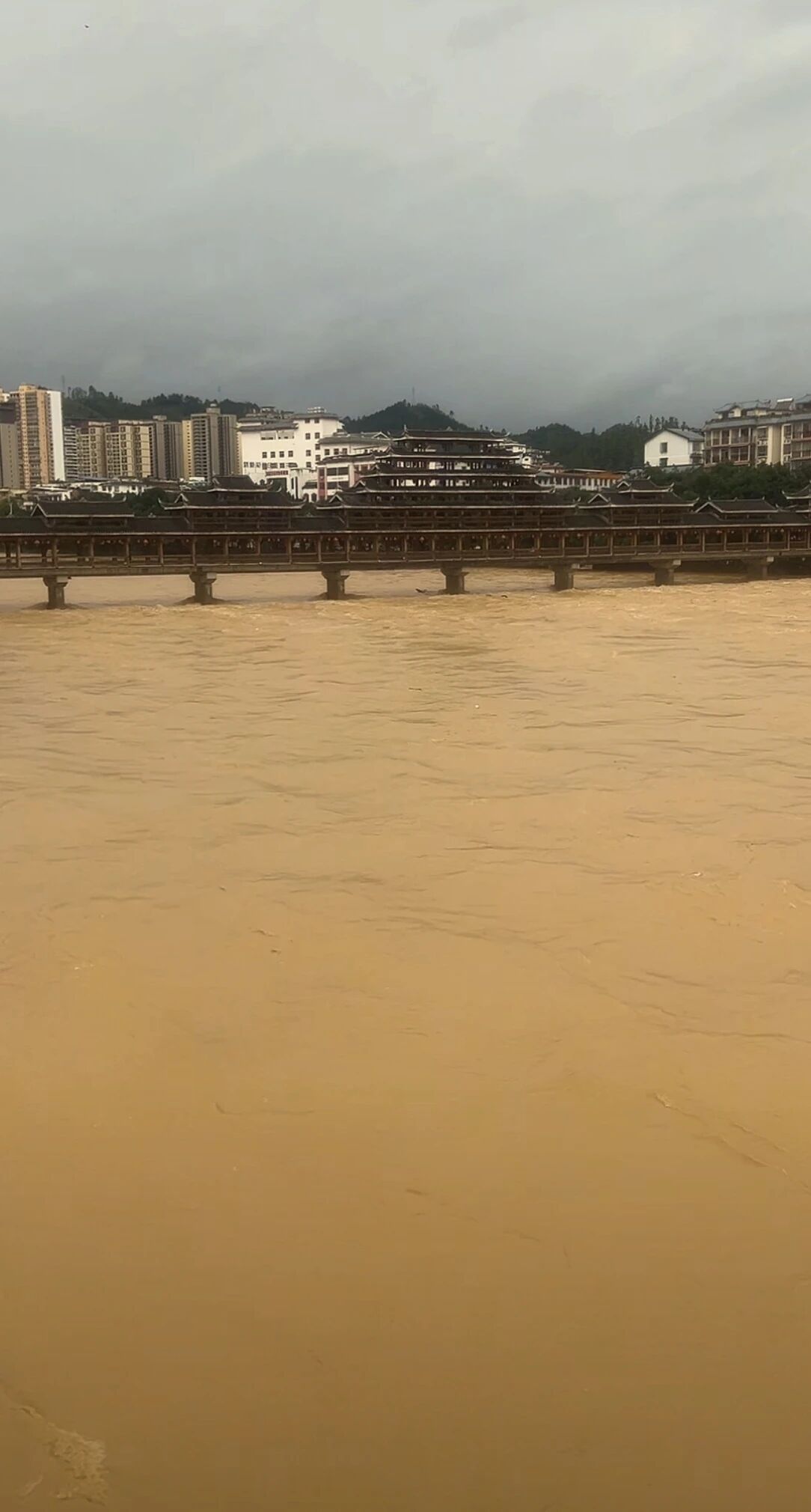 榕江洪峰水位将达253米：警报一直响
