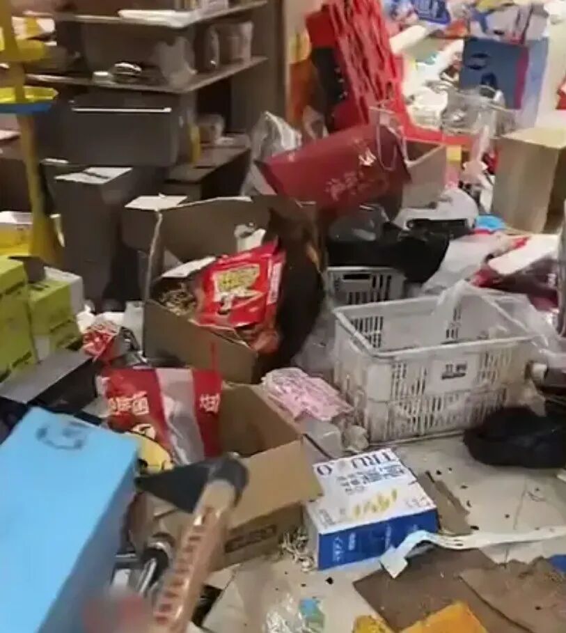 顾客大量涌入，现场连吃带喝一片狼藉！已暂停营业，官方最新通报