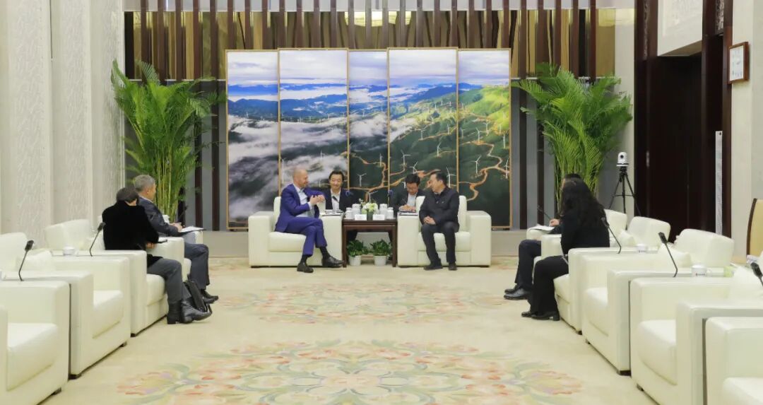 刘明胜会见西门子能源总裁兼首席执行官布鲁赫