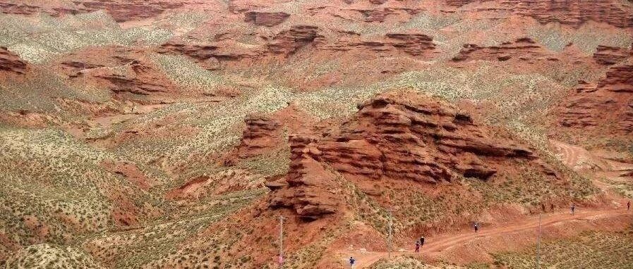 这所学校不军训，组团暴走小半个中国......郭德纲讲过这个故事！