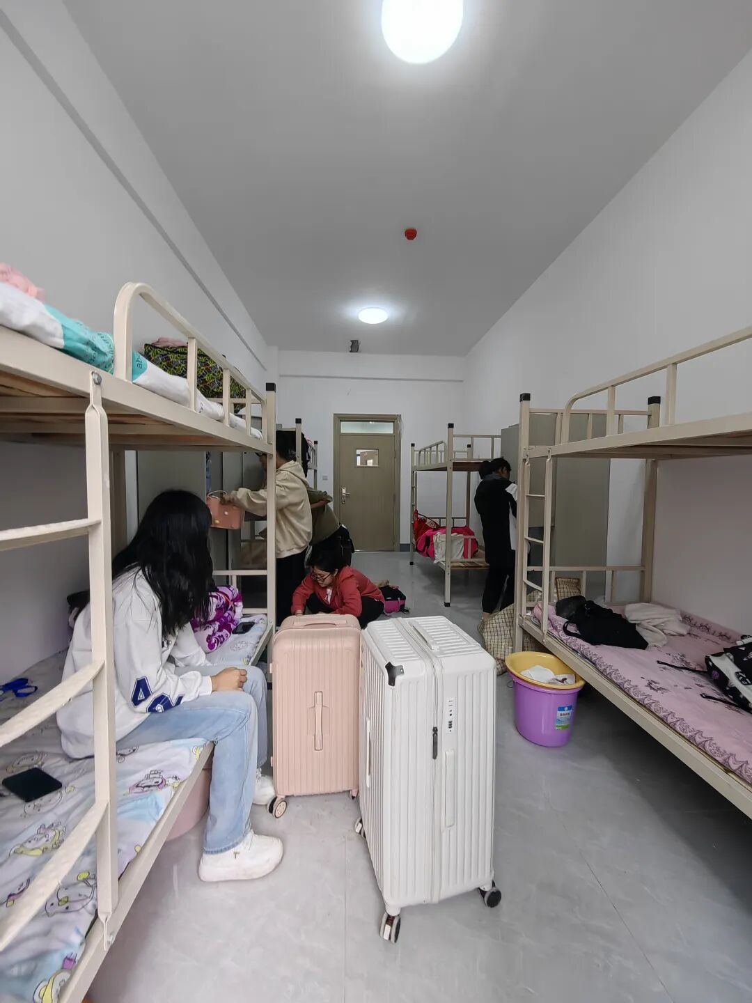 正式入驻雷山匠谷信阳技师学院新校区迎来首批学生