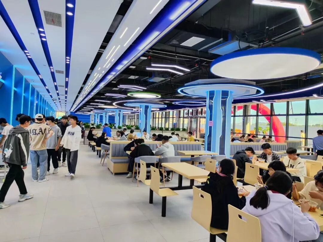 正式入驻雷山匠谷信阳技师学院新校区迎来首批学生