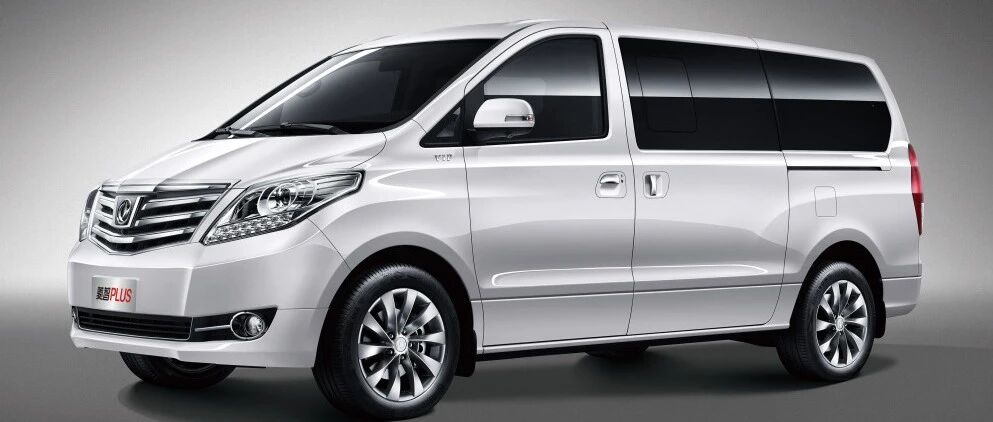 东风版“埃尔法”，车长5米1，可载7-9人，配双侧滑门，9.99w起卖