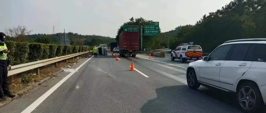危险！高速强行变道 害人害己