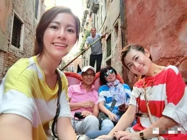 交不到女友怎麼辦  Selina在節目中淚崩：「爸爸，是你和媽媽害了我和妹妹」 未分類 第5張