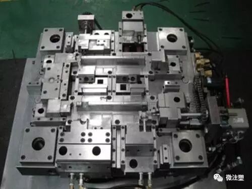 雙色模具設計及注塑時要注意的事項的圖1