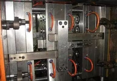 塑胶模具设计中热流道的作用的图1