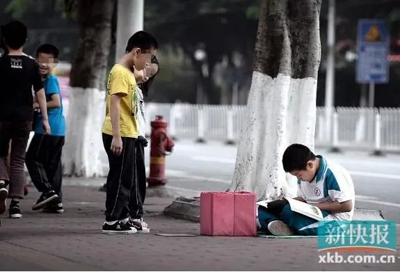 曾在街头乞讨的00后男生大学报到 父亲这句话让人哽咽 新华每日电讯 微信公众号文章阅读 Wemp