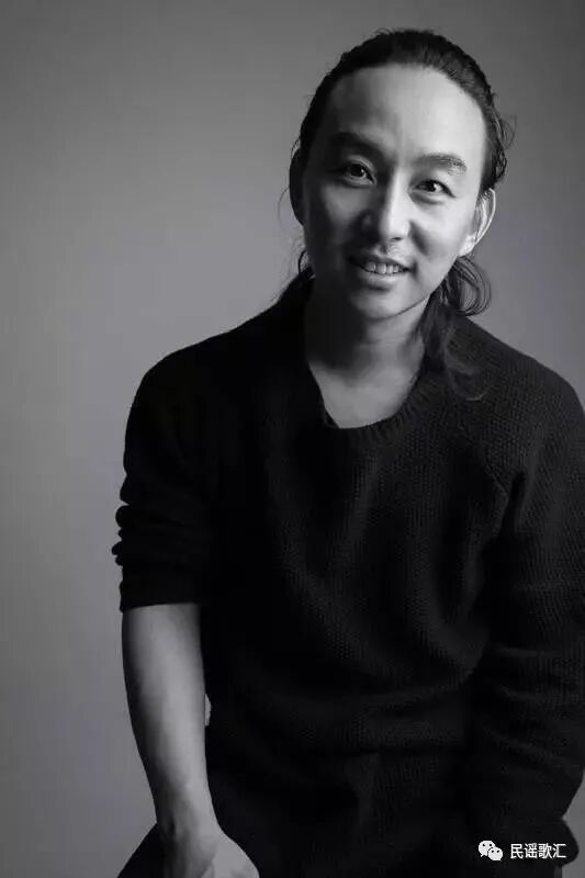 作为一个经摇滚出道的音乐人,赵照是一个不屑以言语表达的创作型歌手