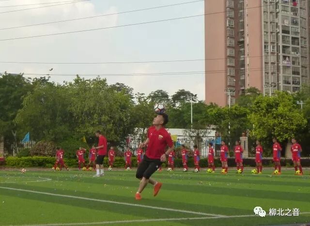 7 球技高超的李骁教练曾经荣获我爱足球中国民间足球争霸赛广西赛区个人足球秀冠军，现任广西泰谷足球俱乐部主教练_副本.jpg