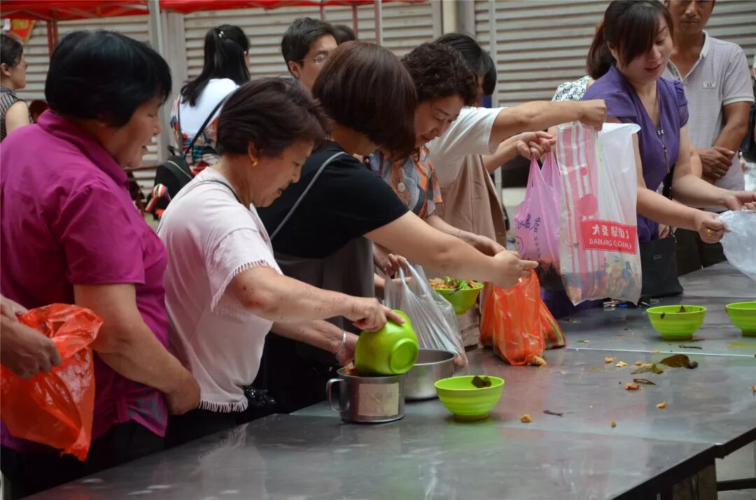 这地方婚宴流行大锅菜上百人端盆子拿袋子顷刻分完 伊路侣行 微信公众号文章阅读 Wemp