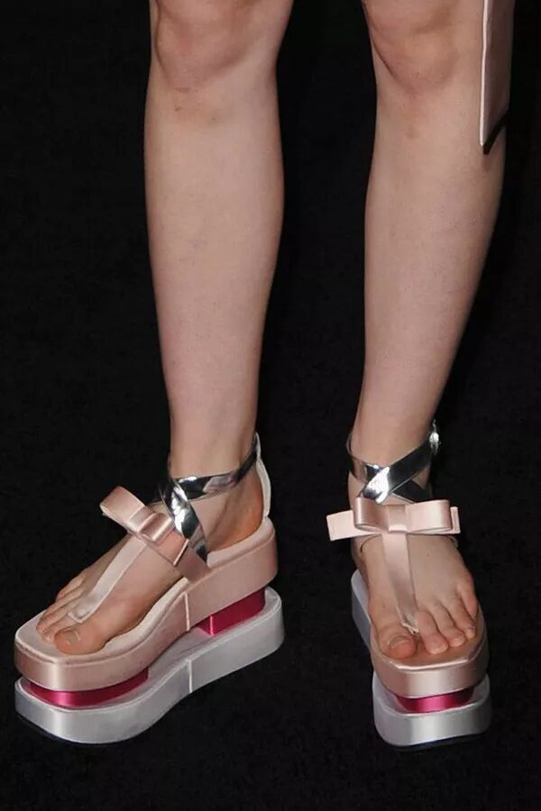 一鞋毁全身的大型车祸现场