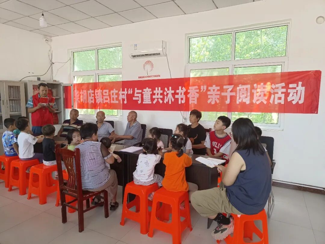 6969活动现场,柴胡店镇文化站和新时代文明实践志愿者与孩子们一