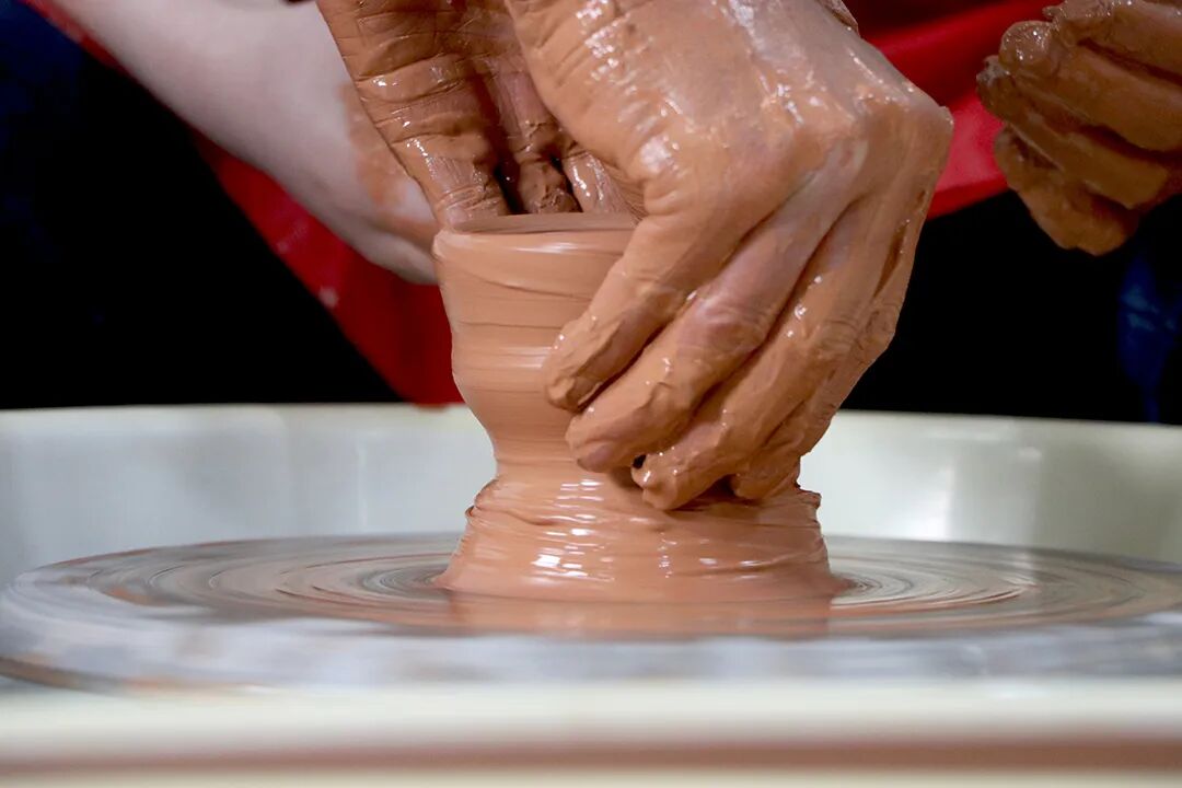 新“潮”儿 洪江市十里窑侗黑陶.jpg