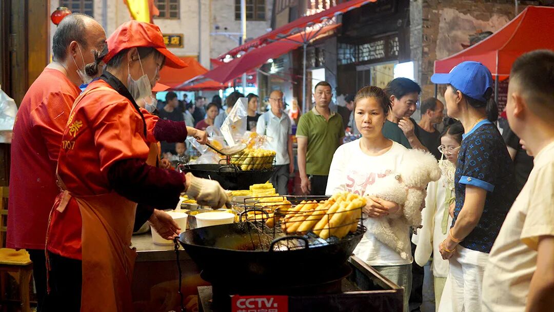 黔阳古城热度高 商户生意销售旺 (2).jpg