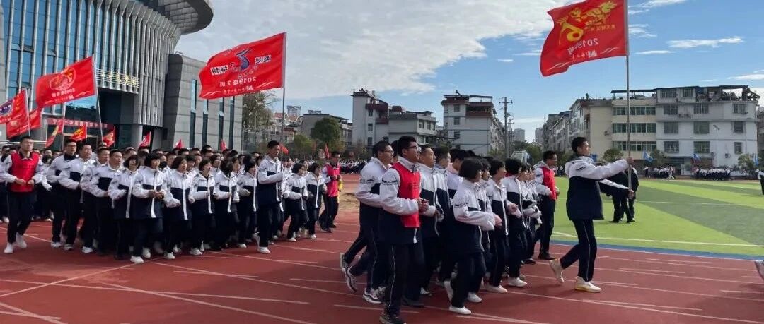 学生招不满、老师被挖走…县中如何振兴？｜视点深度