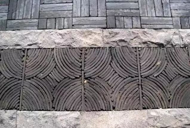 ▼小青瓦立铺,做成园林里的小路,中国古人很早就这么做了,在江南的