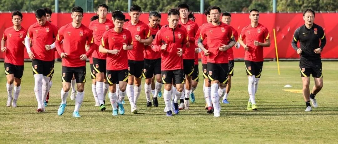 国足残阵出征，承受嘲讽还是重获支持？