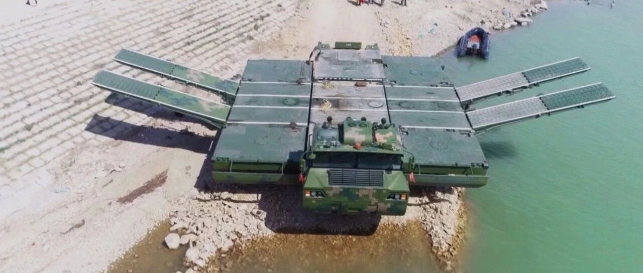 超强变身→入水为桥，出水为车！