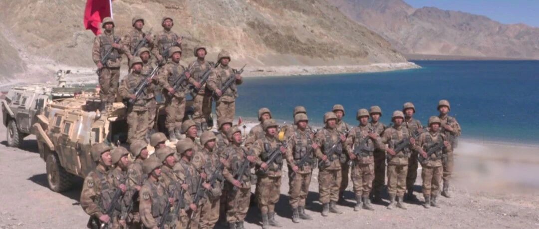 高原湖畔，边防军人唱响《我的祖国》！