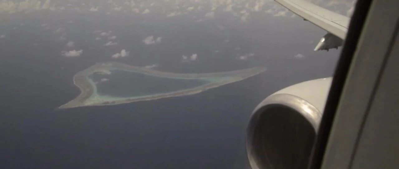 罕见！美国公开军机飞越南海视频