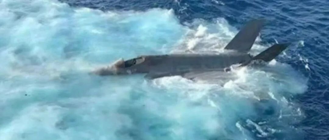 F-35C在南海的“洗澡照”！美军认了