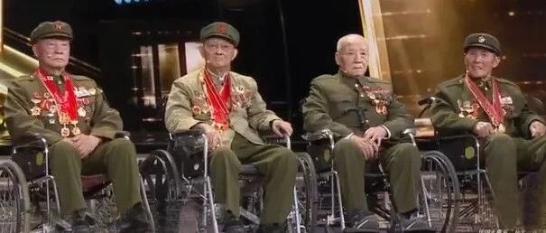 昨晚，在他们面前，吴京、韩红都是配角……