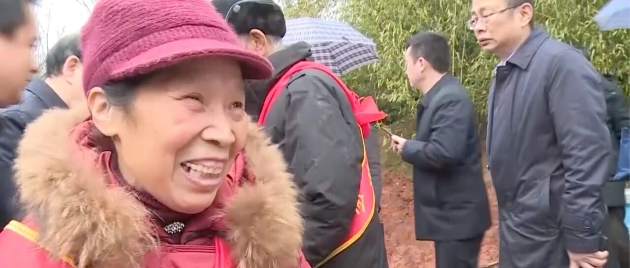 “我的崽得了国家的奖章，比过年还高兴！”