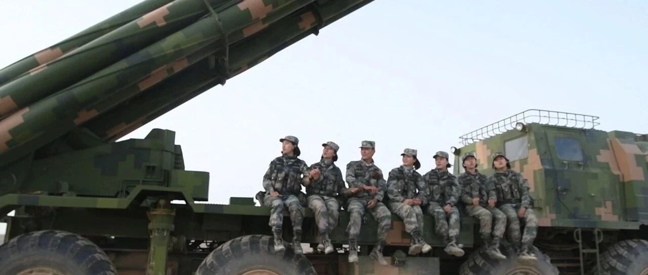 这群征服40吨炮车的远火女兵，退役了……