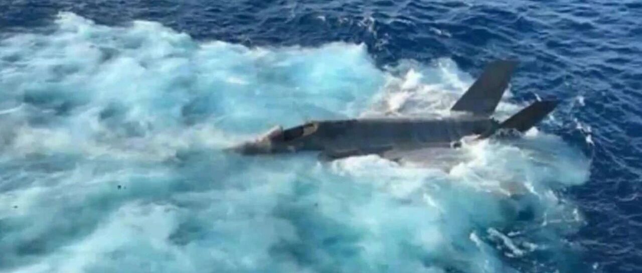 美军承认：F-35C战机撞航母最新视频是真的！