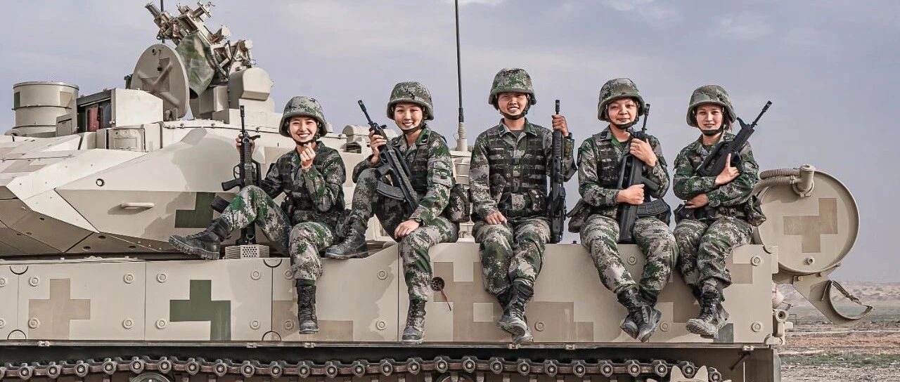 驰骋高原！坦克女兵遇上“黑豹”……