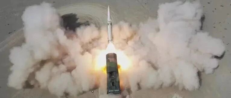 现场视频！火箭军成功发射两枚新型导弹