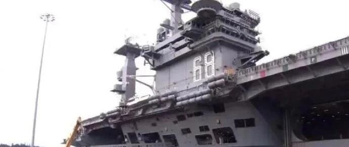 此时，美军航母打击群重返海湾地区