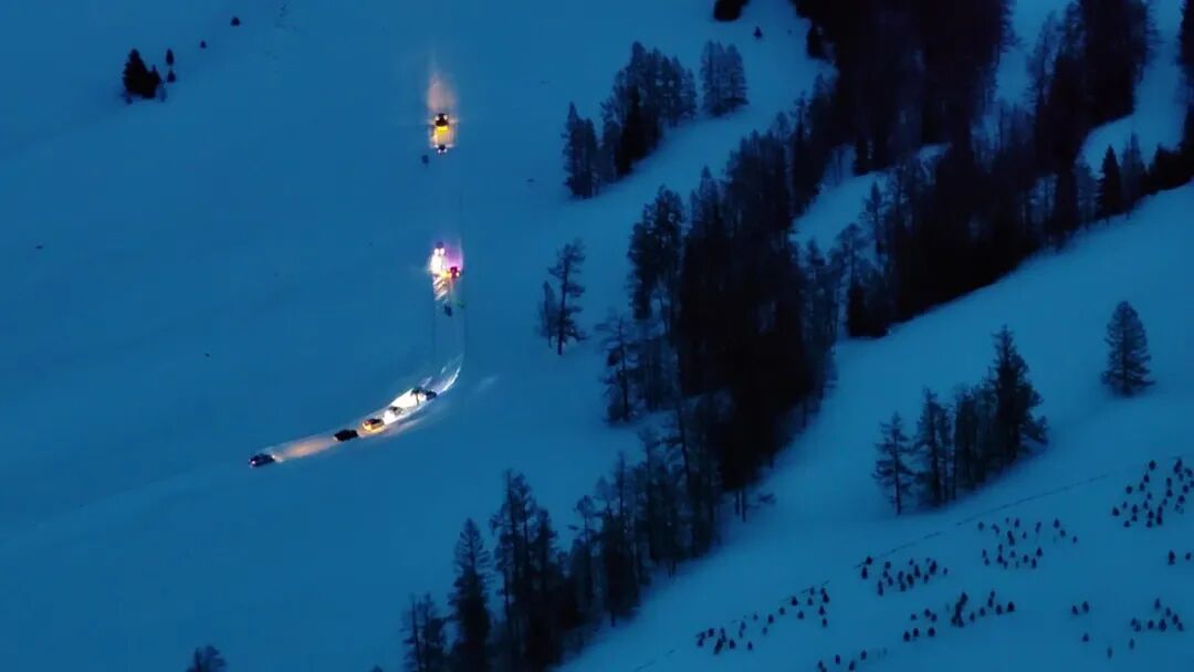 新疆喀纳斯景区暂停开放的公告，对滞留游客紧急救援