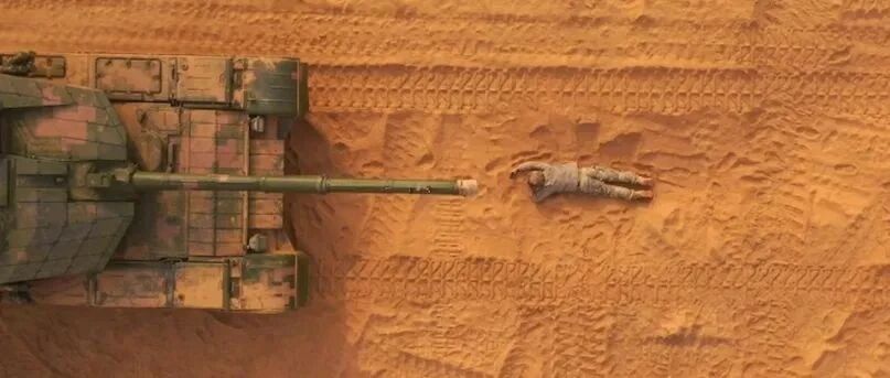 前方高能！沉浸式体验主战坦克“过头顶”，千万别眨眼→