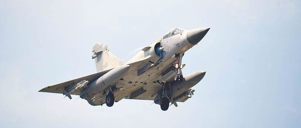 突发！台军方一战机坠海